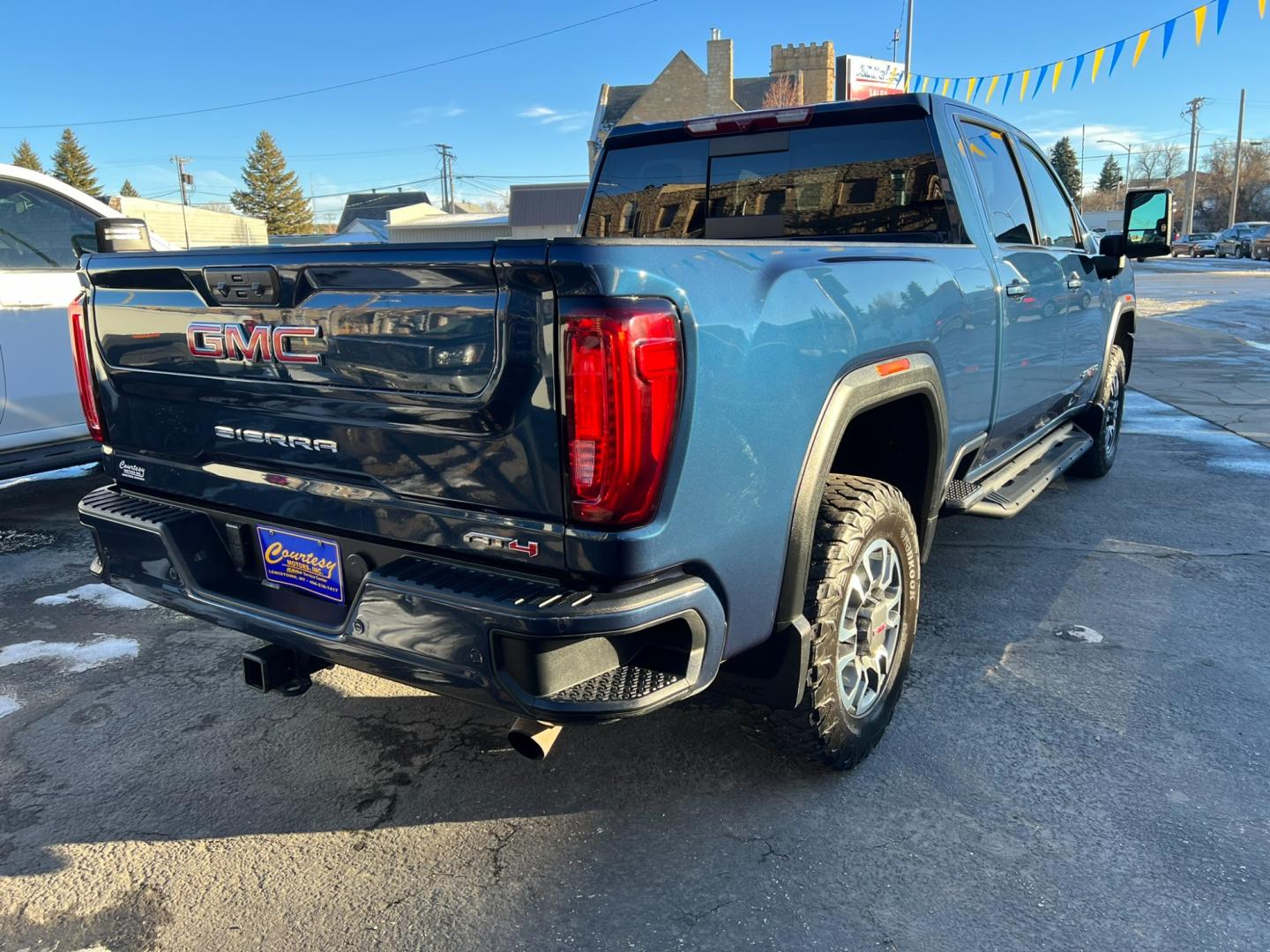 2022 Blue /Charcoal GMC Sierra 2500HD AT4 Crew Cab 4WD (1GT49PE70NF) with an 6.6L Gas engine, automatic transmission, located at 116 5th Avenue South, Lewistown, MT, 59457, 47.063877, -109.427879 - Photo#3